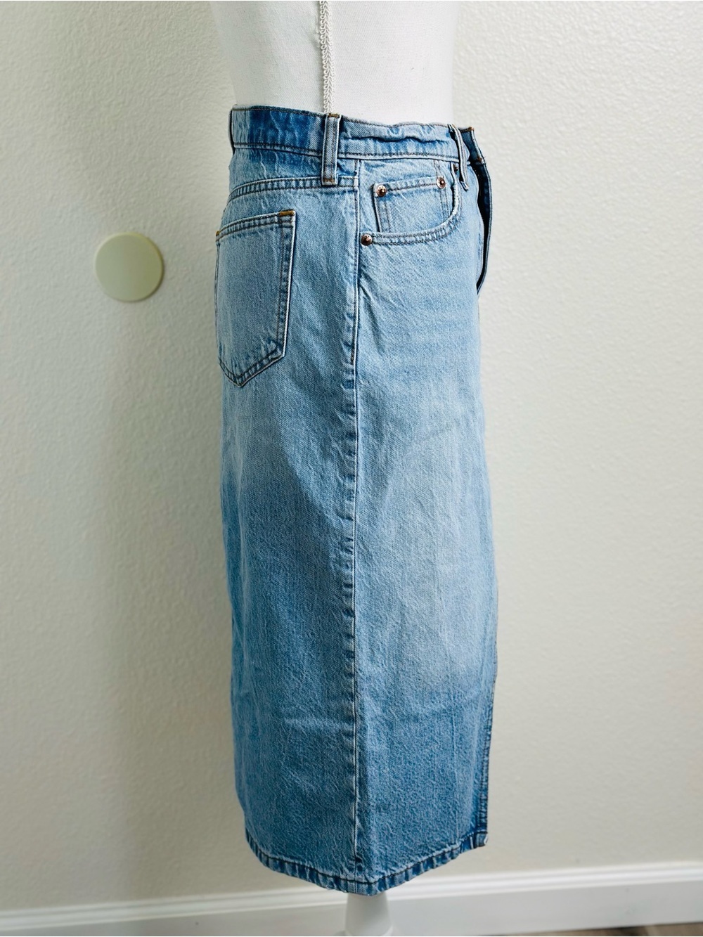 Abercrombie & Fitch High Rise Midi Skirt in Light Wash With Front Slit Size 2P - Picture 6 of 10